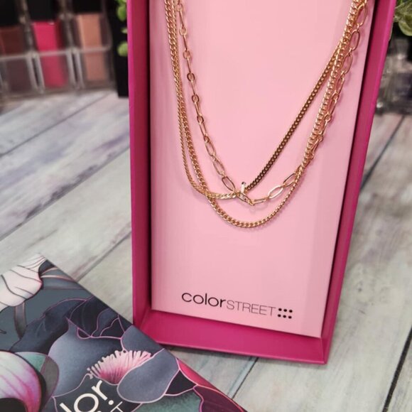 Color Street 3 Layered Gold plated necklace - Picture 3 of 6